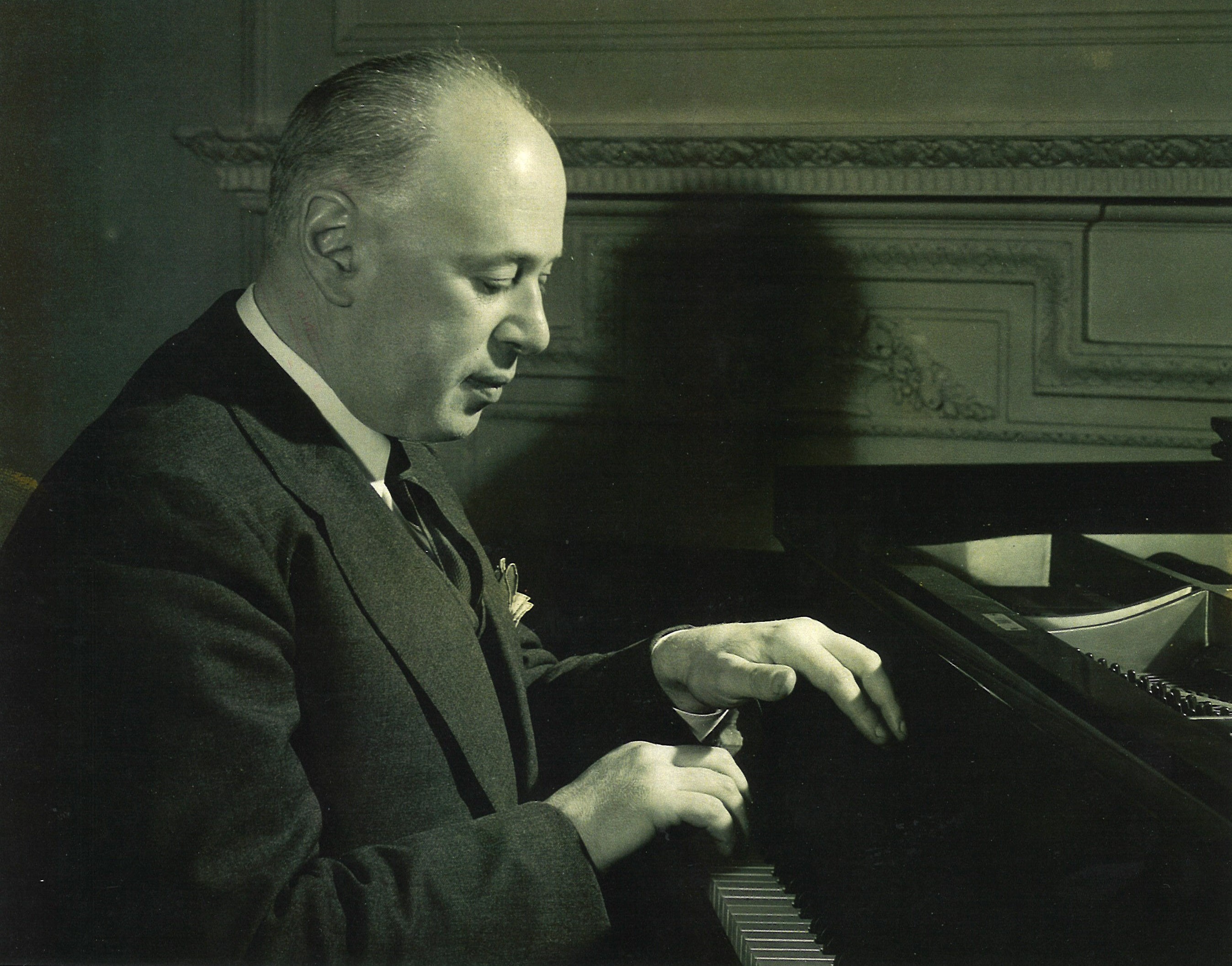 Photograph of pianist Alexander Borovsky