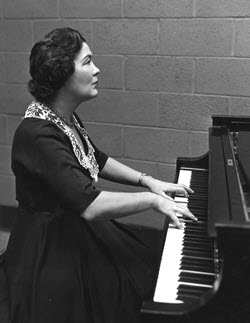 Photograph of Elisabeth Katzenellenbogen