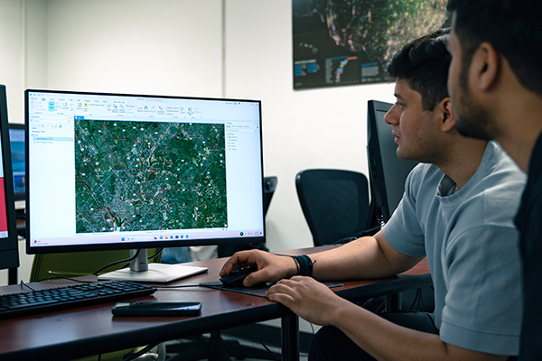 Students using the GIS Lab in McKeldin Library.